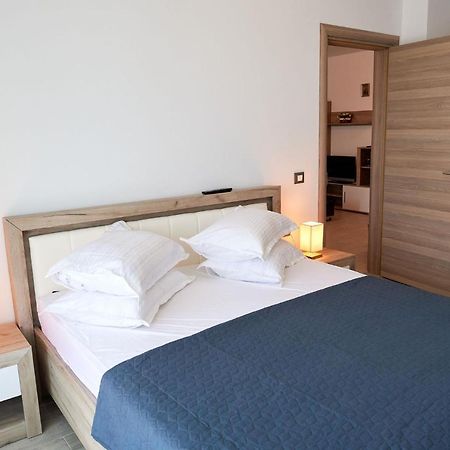 Rubic Apartment Spa N Pool Beach Resort Navodari Ngoại thất bức ảnh