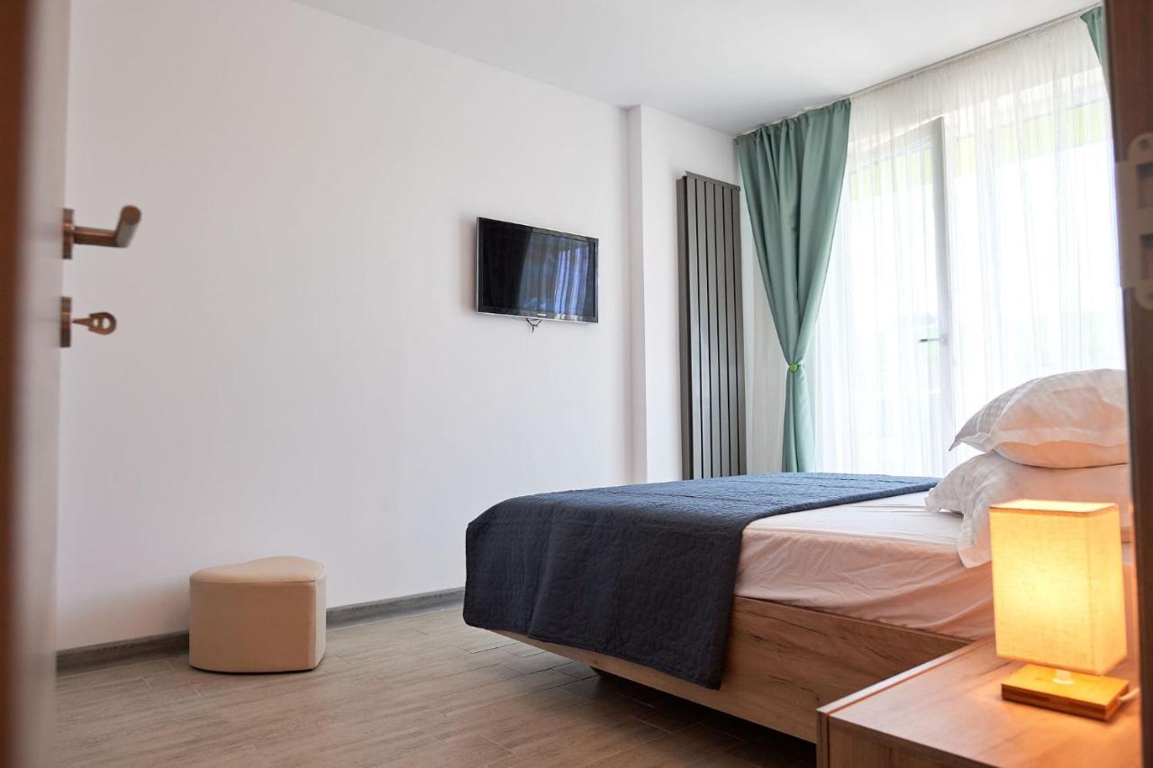 Rubic Apartment Spa N Pool Beach Resort Navodari Ngoại thất bức ảnh