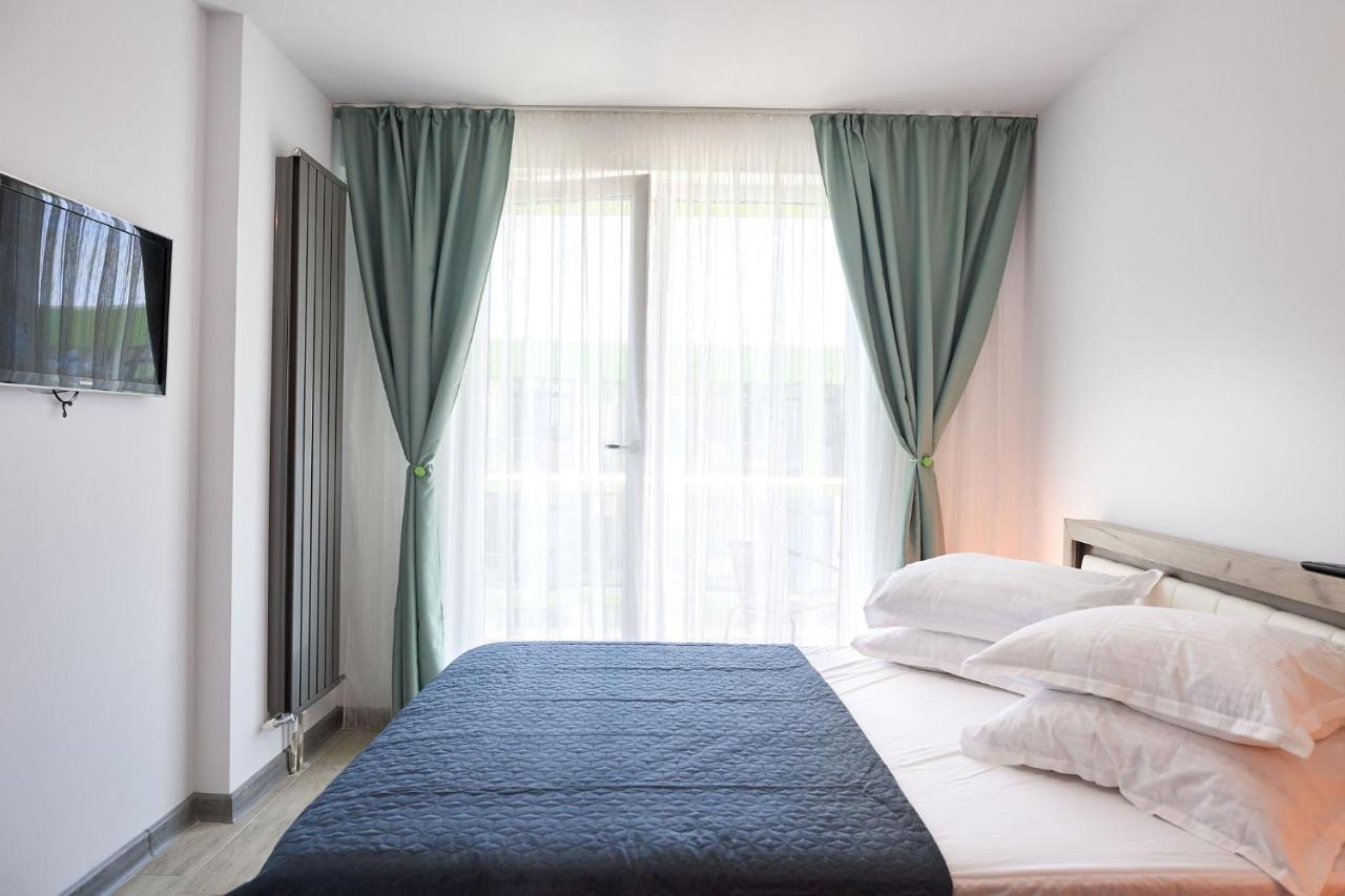 Rubic Apartment Spa N Pool Beach Resort Navodari Ngoại thất bức ảnh